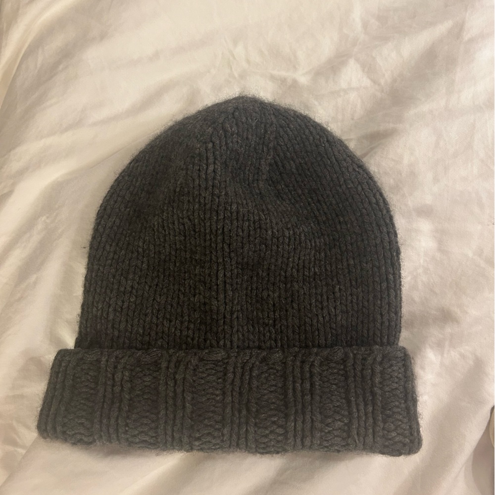 100% cashmere grey knit beanie